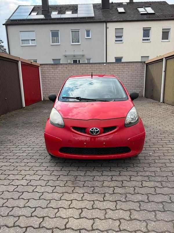 Gebraucht Toyota Aygo 67 PS (49 kW) 2008 Rot Kleinwagen