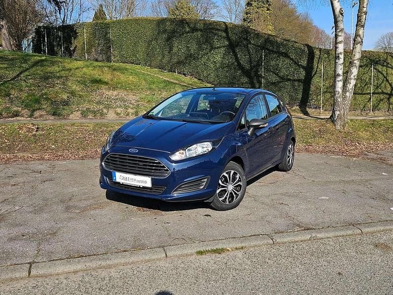 Gebraucht Ford Fiesta Ambiente 60 PS (44 kW) 2015 Blau Limousine