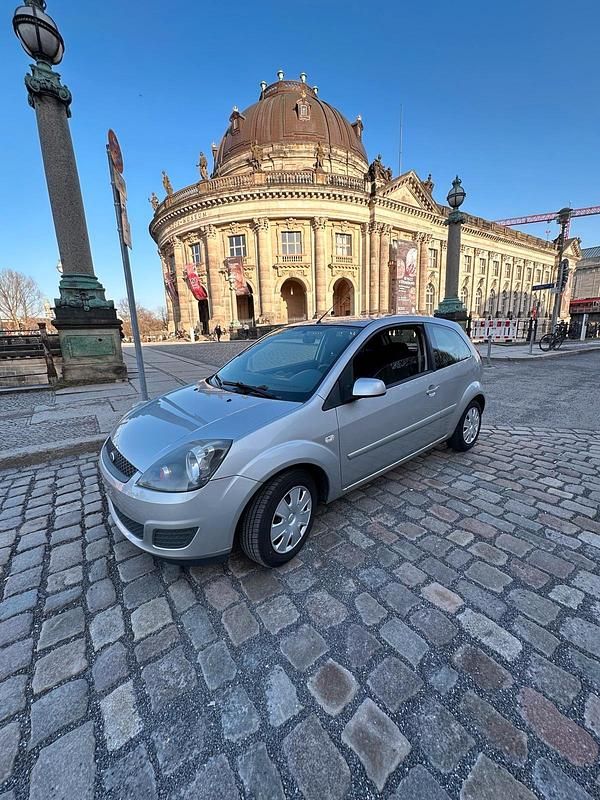 Gebraucht Ford Fiesta 82 PS (60 kW) 2007 Silber Kleinwagen