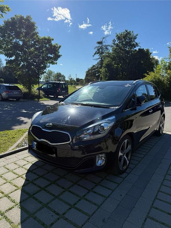Schwarz Gebraucht 2016 Kia Carens Van / Kleinbus | 9.000 € (Fairer Preis) - Bild 1/4