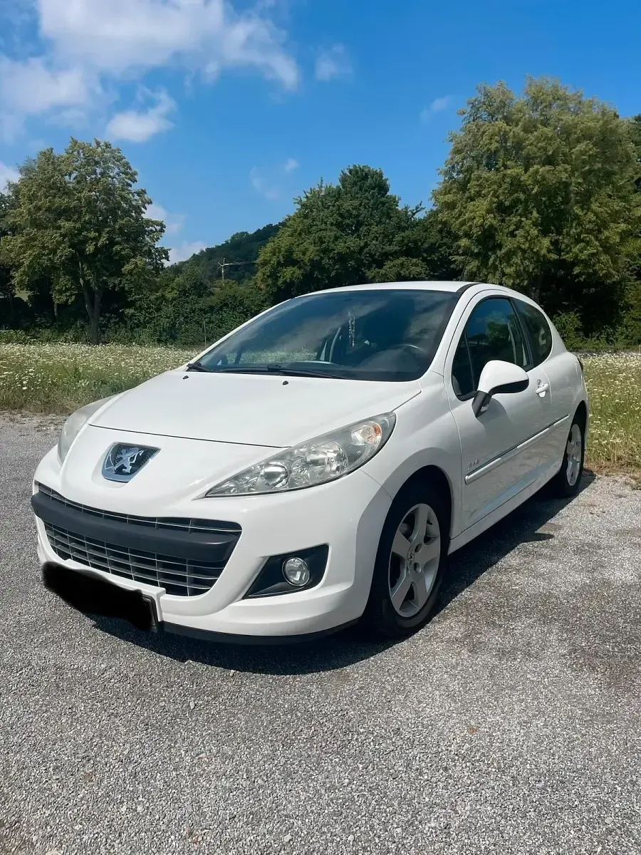 Gebraucht Peugeot 207 90 PS (66 kW) 2012 Weiß Coupé