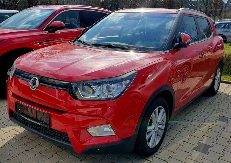 Rot Gebraucht 2016 Ssangyong Tivoli Sapphire SUV | 6.810 € (Fairer Preis) - Bild 1/3