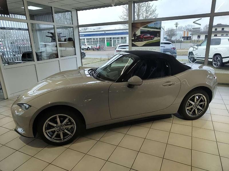Neu Mazda MX5 Exclusive 132 PS (97 kW) 2026 Aero gray m Cabrio