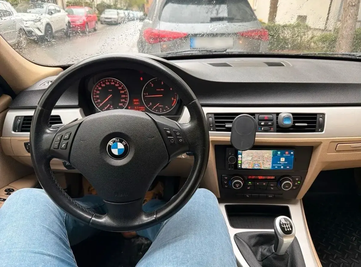 Gebraucht BMW 320 187 PS (137 kW) 2010 Schwarz Kombi