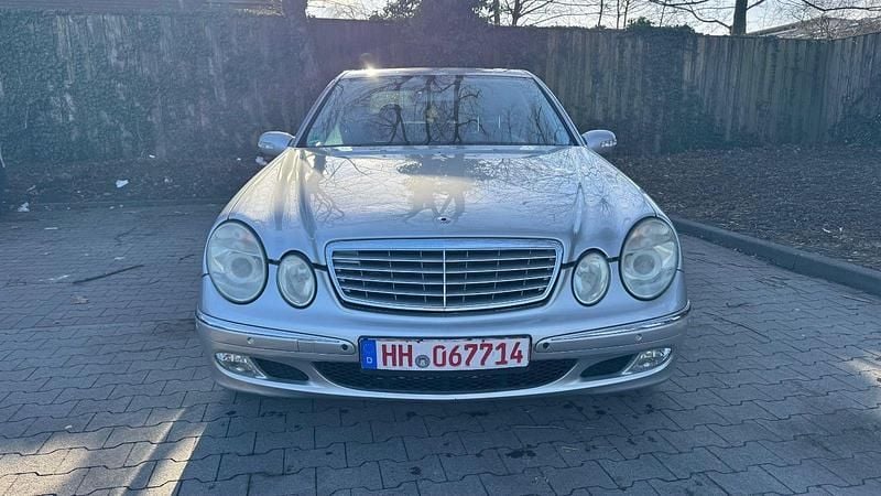 Gebraucht Mercedes E240 177 PS (130 kW) 2004 Silber Limousine