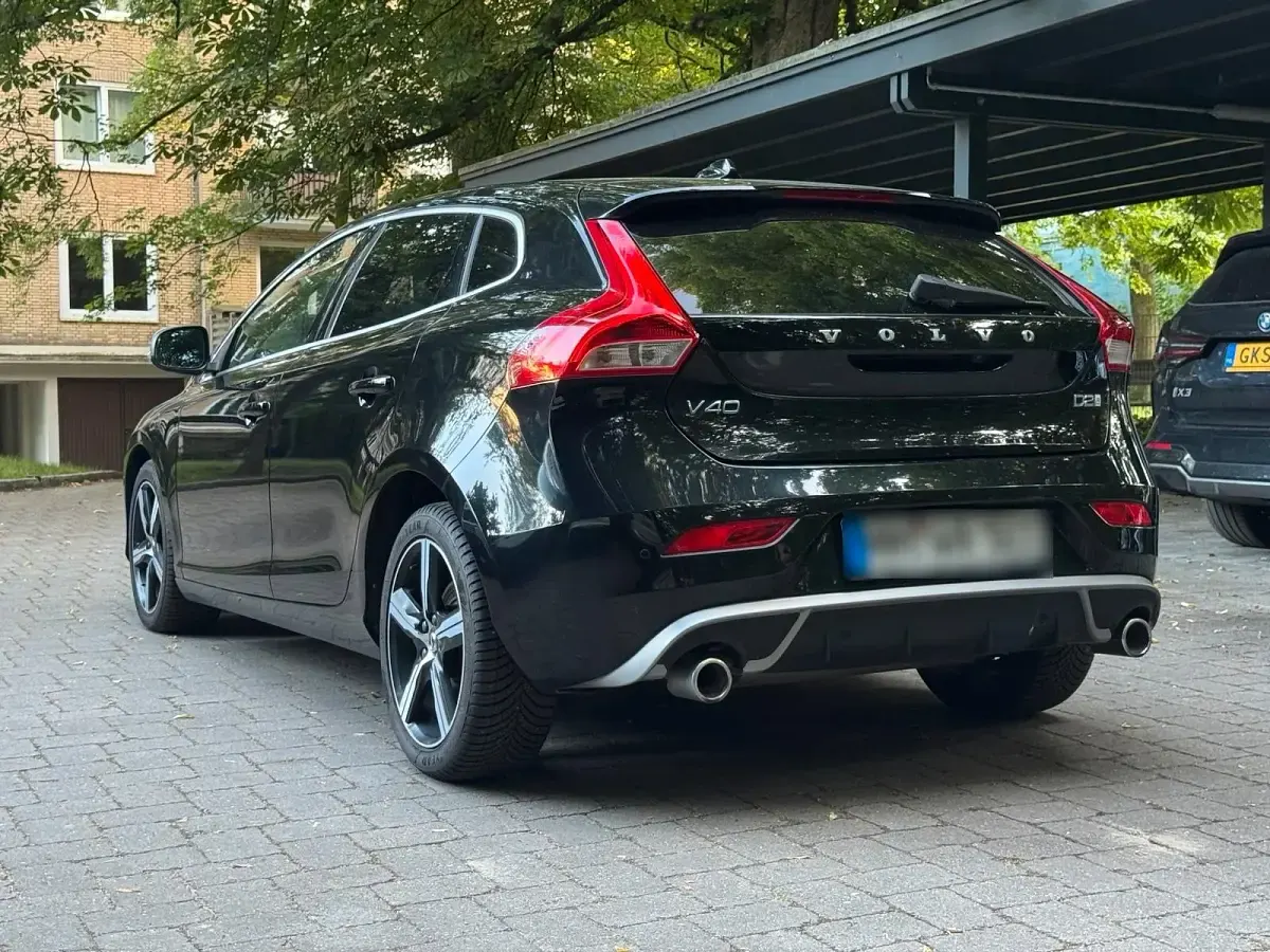Gebraucht Volvo V40 R-Design 120 PS (88 kW) 2019 Schwarz Kombi