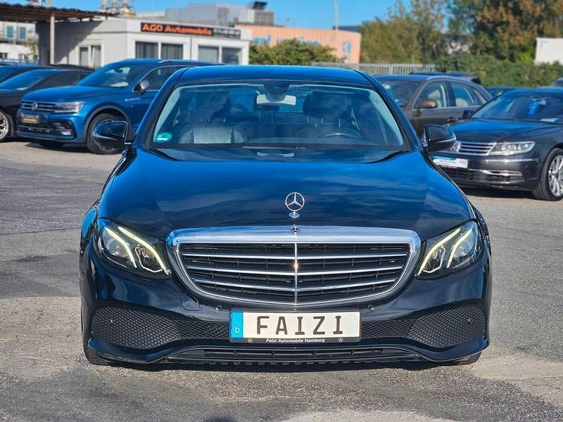 Schwarz Gebraucht 2019 Mercedes E200 Limousine | 12.450 € (Guter Preis) - Bild 1/4