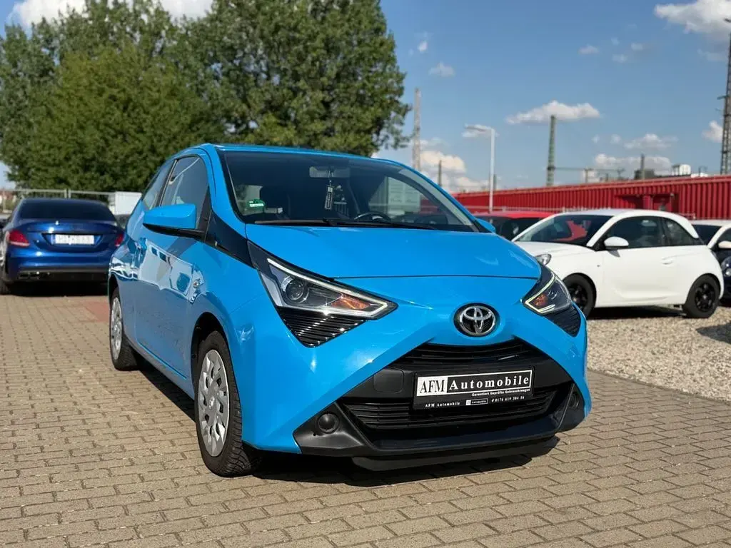 Gebraucht Toyota Aygo X-play 72 PS (52 kW) 2018 Blau Kleinwagen