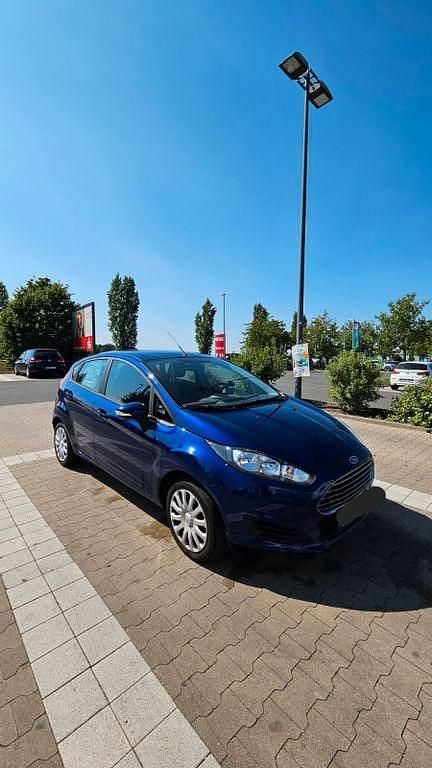 Blau Gebraucht 2015 Ford Fiesta Trend Kleinwagen | 4.000 € (Superpreis) - Bild 1/4