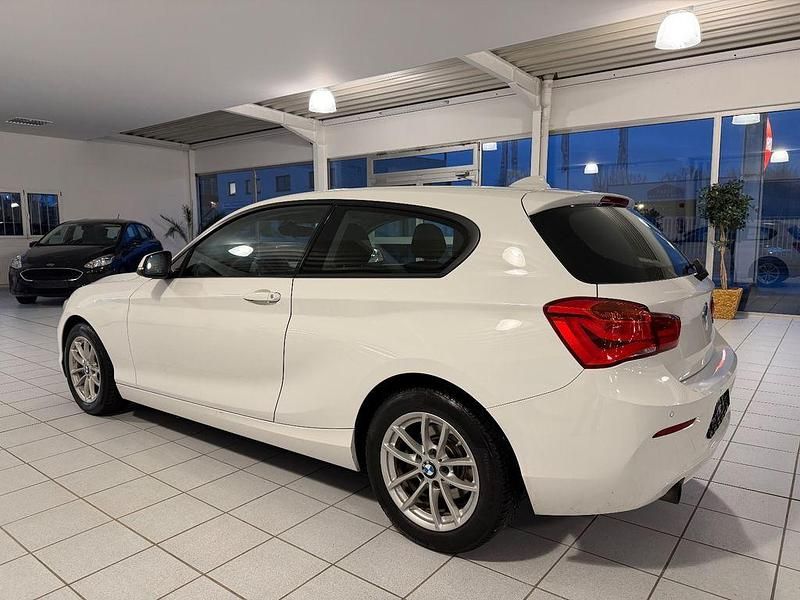 Gebraucht BMW 118 Advantage 136 PS (100 kW) 2017 Weiß Kleinwagen
