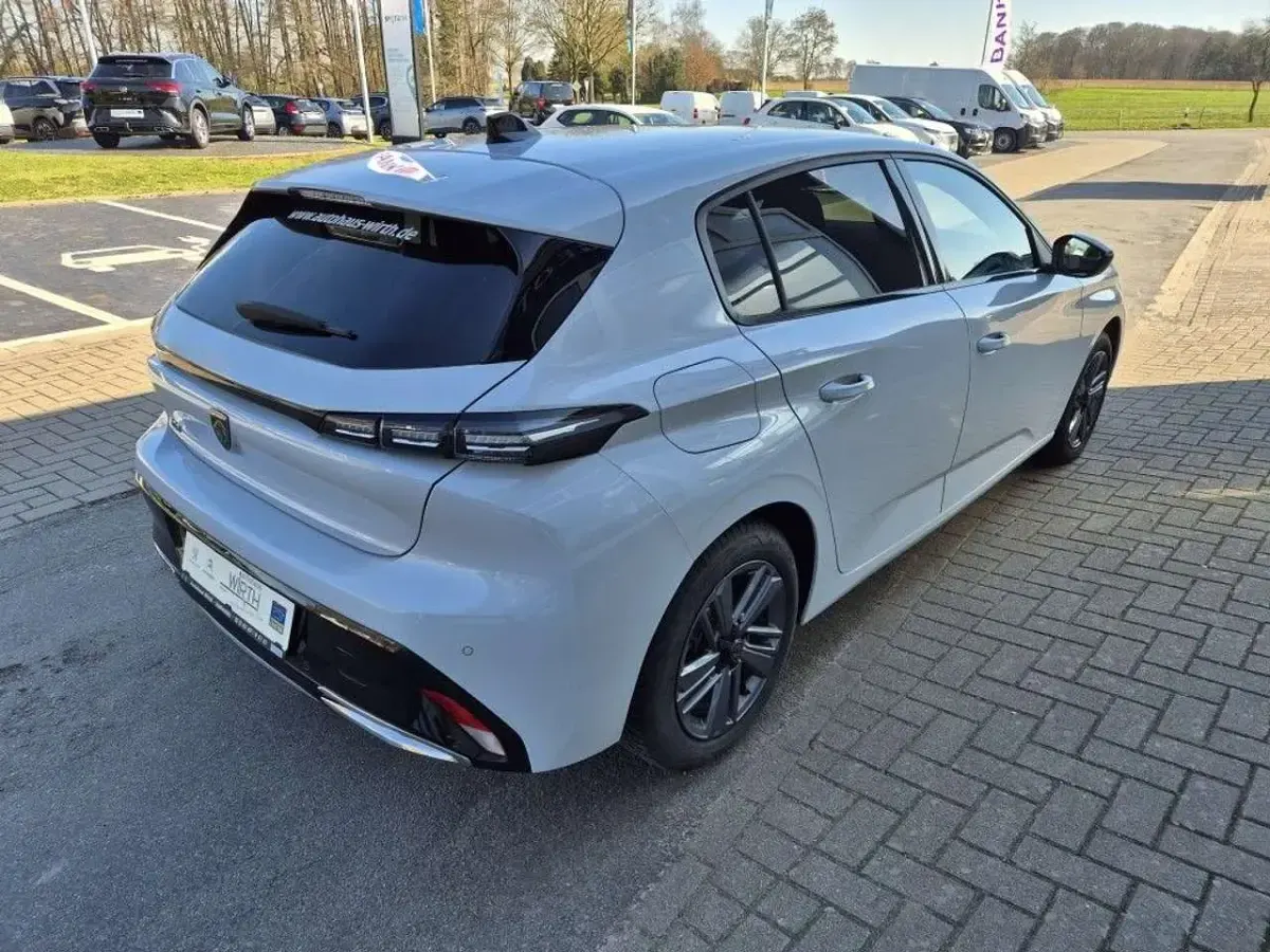 Gebraucht Peugeot 308 Allure 131 PS (96 kW) 2024 Weiß Limousine