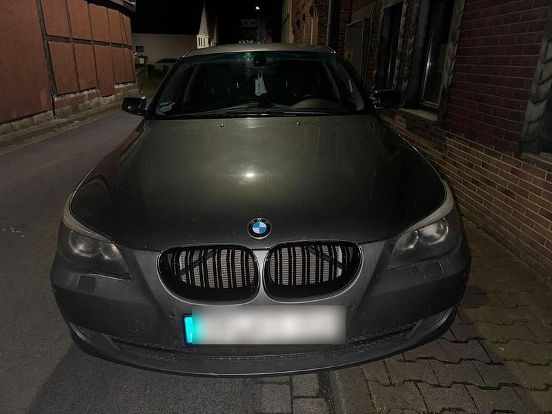 Grau Gebraucht 2005 BMW 525 Limousine | 4.500 € - Bild 1/3