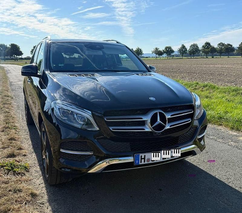 Schwarz Gebraucht 2016 Mercedes GLE350 SUV | 27.500 € (Fairer Preis) - Bild 1/4