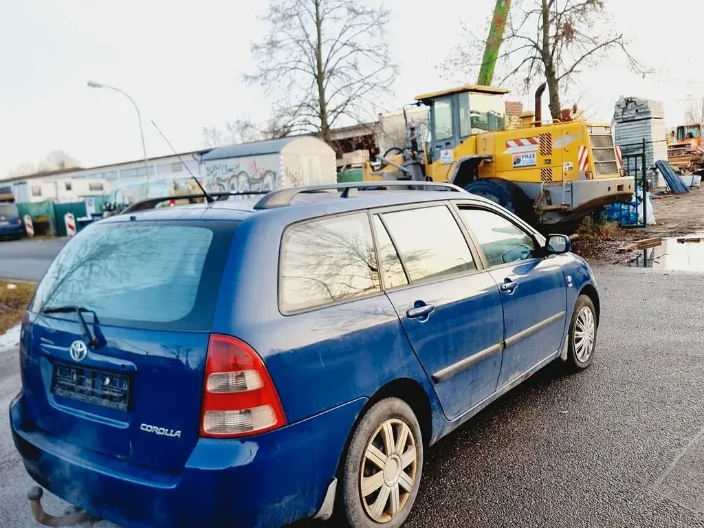 Używany Toyota Corolla 110 KM (80 kW) 2003 Niebieski Kombi
