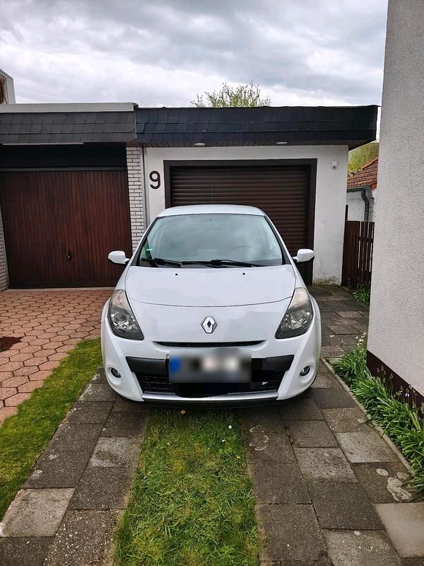 Second-hand Renault Clio II 75 CP (55 kW) 2009 Alb Hatchback