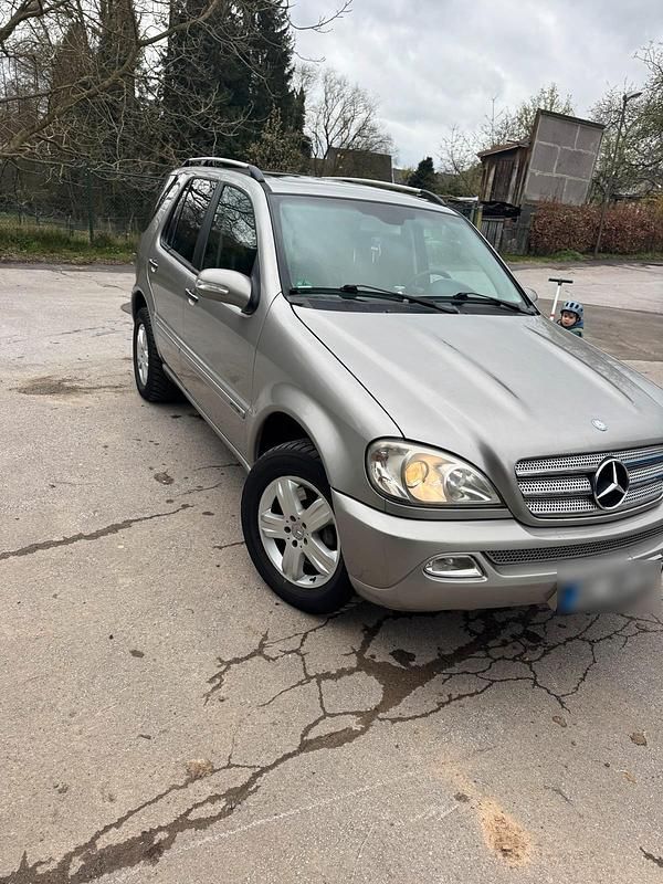 Gebraucht Mercedes ML270 163 PS (119 kW) 2005 Silber SUV