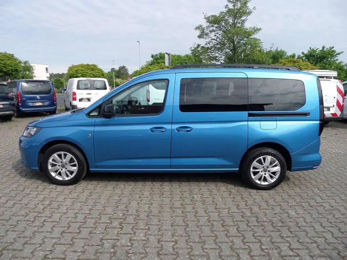 Gebraucht VW Caddy Life 114 PS (83 kW) 2023 Costa azul metallic Van / Kleinbus
