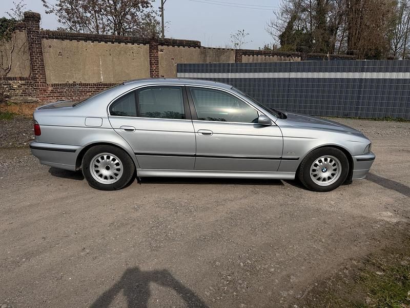 Gebraucht BMW 523 170 PS (125 kW) 1997 Silber Limousine