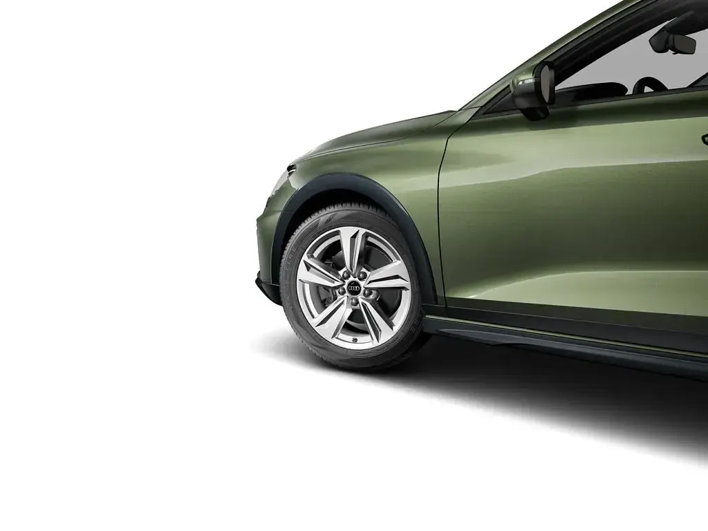 Second-hand Audi A3 Ambiente 150 CP (110 kW) 2025 Verde Berlinǎ