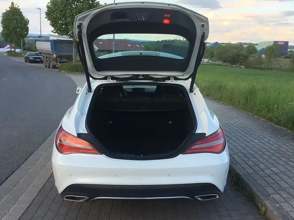 Gebraucht Mercedes CLA180 Shooting Brake 122 PS (89 kW) 2016 Weiß Kombi