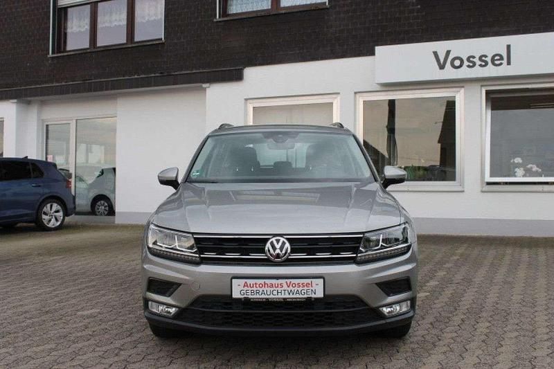 Tungsten silver metallic (metallic) Gebraucht 2016 VW Tiguan Comfortline SUV | 17.500 € (Fairer Preis) - Bild 1/4