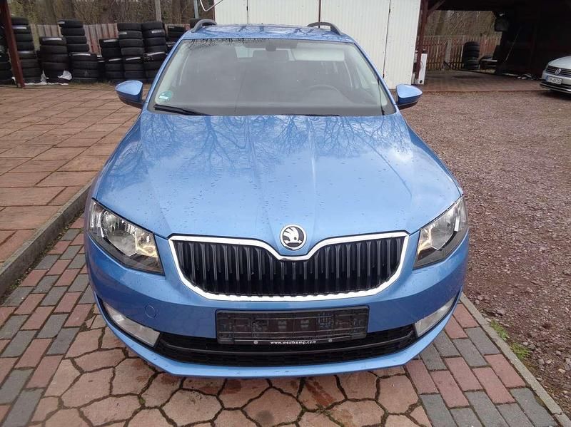 Gebraucht Skoda Octavia Elegance 150 PS (110 kW) 2015 Blau Kleinwagen