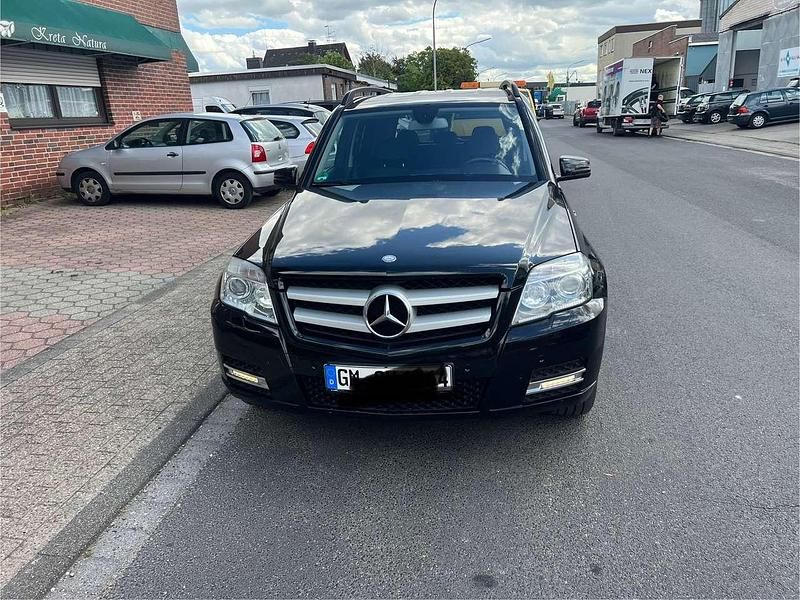 Schwarz Gebraucht 2011 Mercedes GLK220 SUV | 8.500 € (Fairer Preis) - Bild 1/4