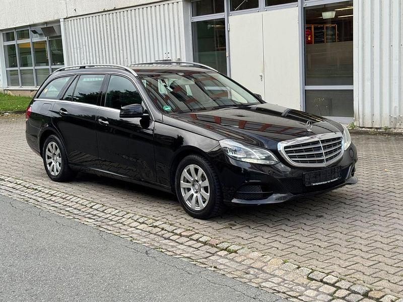 Schwarz Gebraucht 2015 Mercedes E200 Elegance Limousine | 7.290 € (Guter Preis) - Bild 1/4