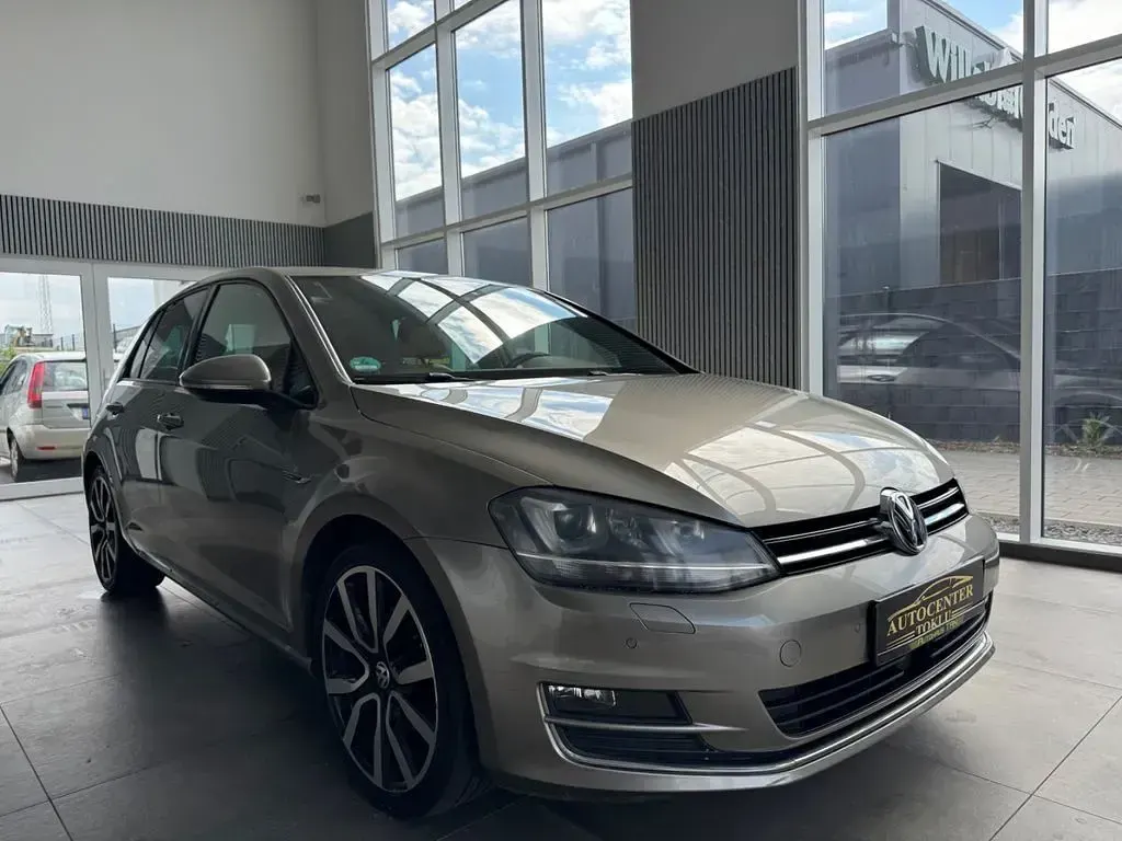 Gebraucht VW Golf VII Edition 125 PS (91 kW) 2015 Braun Limousine