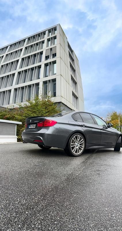 Gebraucht BMW 330 M Sport 258 PS (189 kW) 2013 Grau Limousine