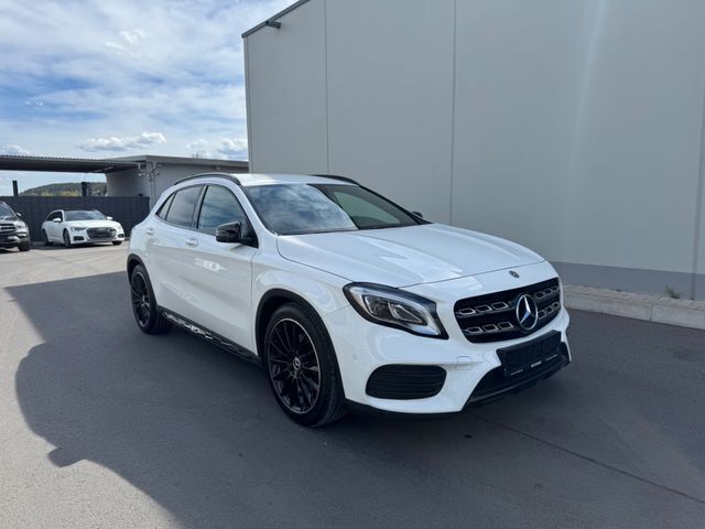 Weiß Gebraucht 2018 Mercedes GLA250 AMG SUV | 23.880 € (Guter Preis) - Bild 1/4