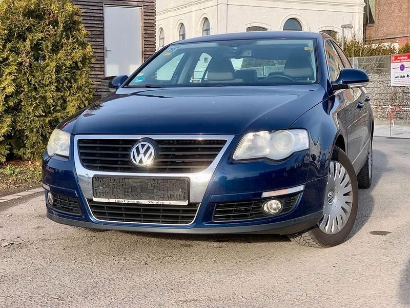 Blau Gebraucht 2009 VW Passat Limousine | 2.500 € (Superpreis) - Bild 1/4