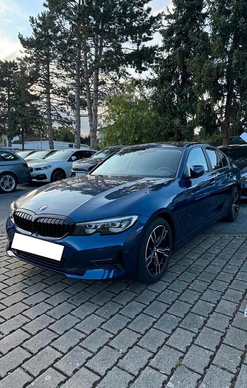 Gebraucht BMW 318 Advantage 150 PS (110 kW) 2019 Blau Limousine