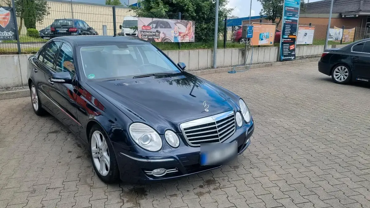 Gebraucht Mercedes E220 170 PS (125 kW) 2008 Blau Limousine