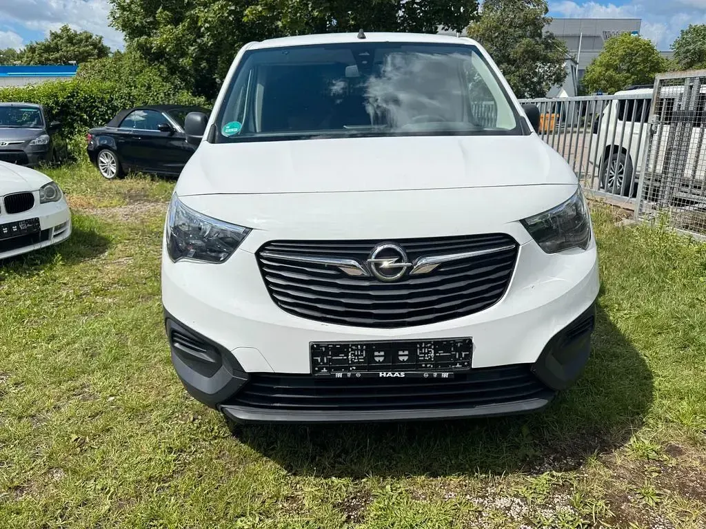 Gebraucht Opel Combo Edition 102 PS (75 kW) 2019 Weiß Van / Kleinbus