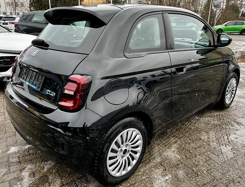 Gebraucht Fiat 500e 86 kW (118 PS) 2023 Colore esterno (arktis weiß) Kleinwagen