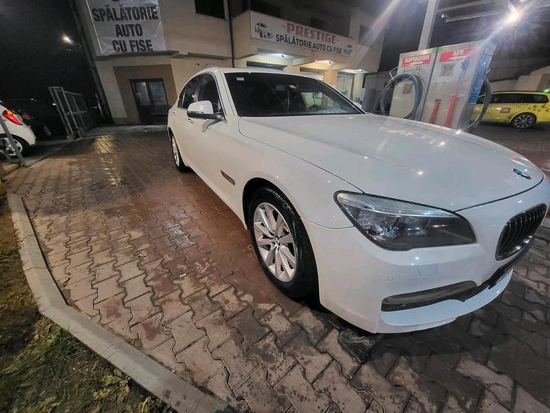 Gebraucht BMW 730 258 PS (189 kW) 2014 Weiß Limousine