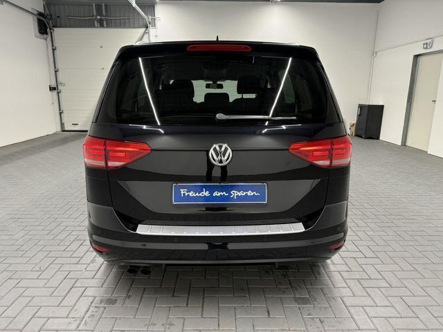 Gebraucht VW Touran Highline 150 PS (110 kW) 2016 Schwarz (deep black perleffekt) Van / Kleinbus