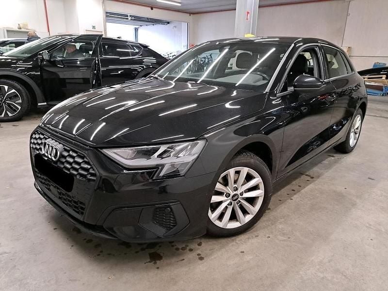 Gebraucht Audi A3 Basis 116 PS (85 kW) 2022 Schwarz Limousine