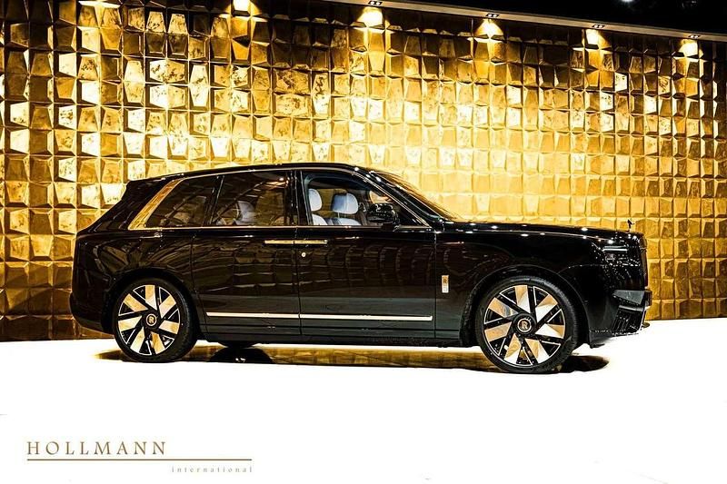 Neu Rolls Royce Cullinan 571 PS (419 kW) 2025 Black diamond SUV