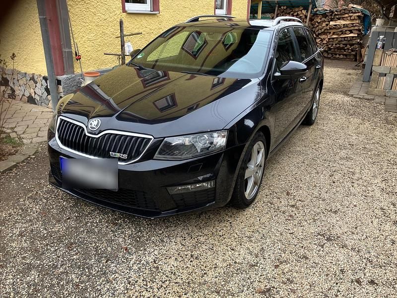 Schwarz Gebraucht 2015 Skoda Octavia RS Kombi | 9.800 € - Bild 1/4