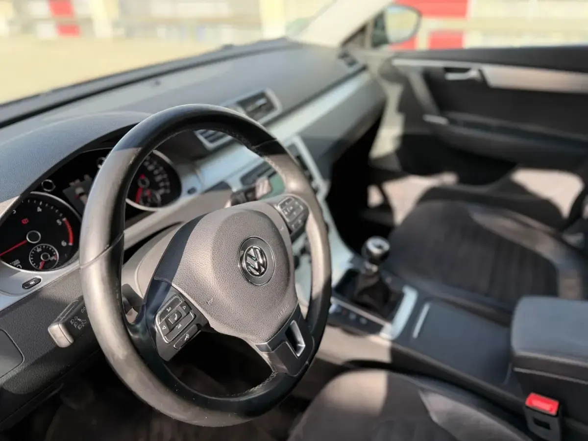 Gebraucht VW Passat Highline 140 PS (102 kW) 2012 Schwarz Kombi