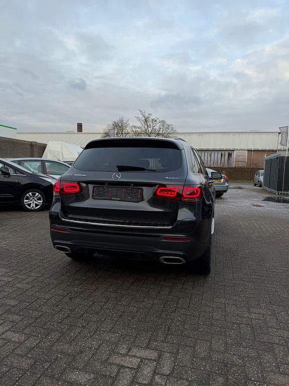 Gebraucht Mercedes GLC300e 306 PS (225 kW) 2021 Schwarz SUV