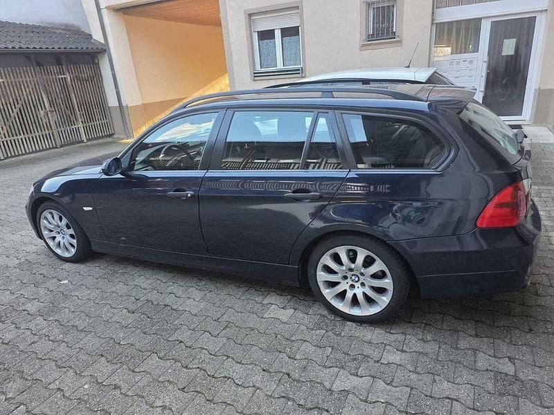 Gebraucht BMW 320 150 PS (110 kW) 2005 Blau Limousine