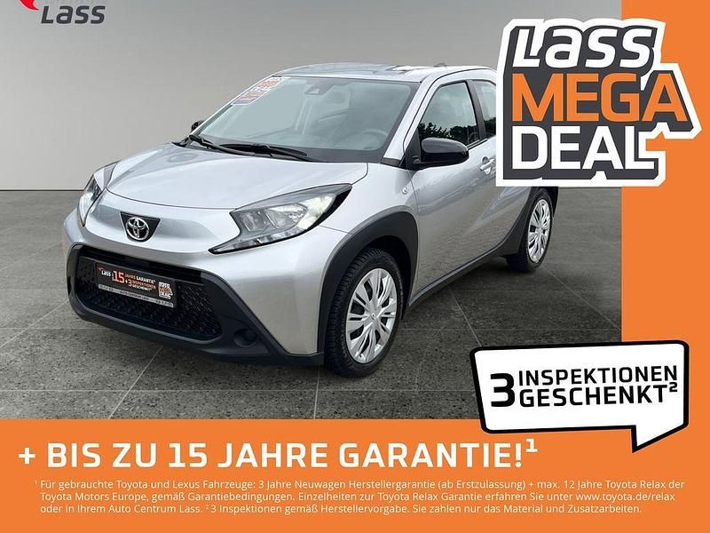 Silber Gebraucht 2022 Toyota Aygo Play Kleinwagen | 12.980 € (Fairer Preis) - Bild 1/4
