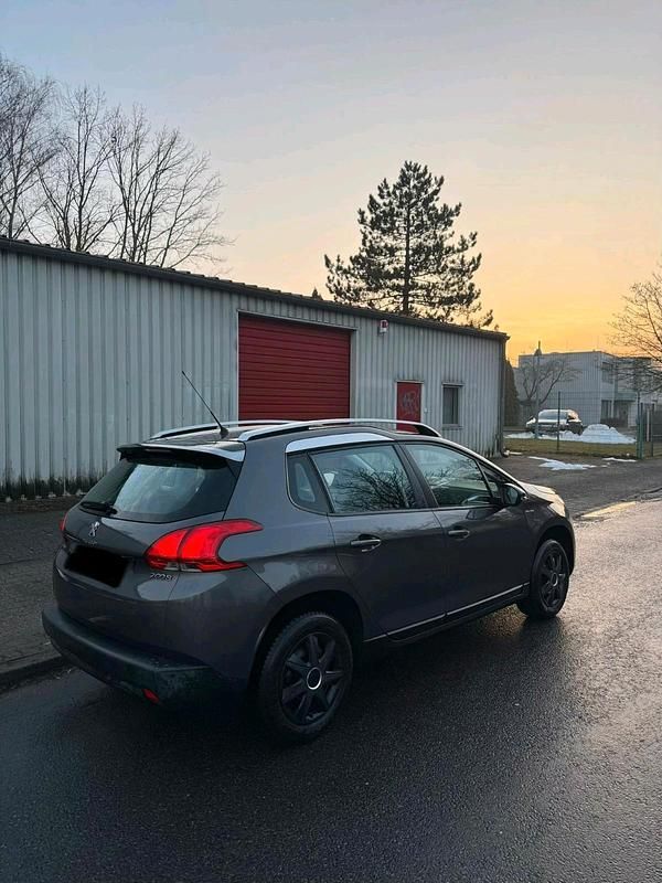 Grau Gebraucht 2016 Peugeot 2008 Urban Move SUV | 3.749 € (Superpreis) - Bild 1/4