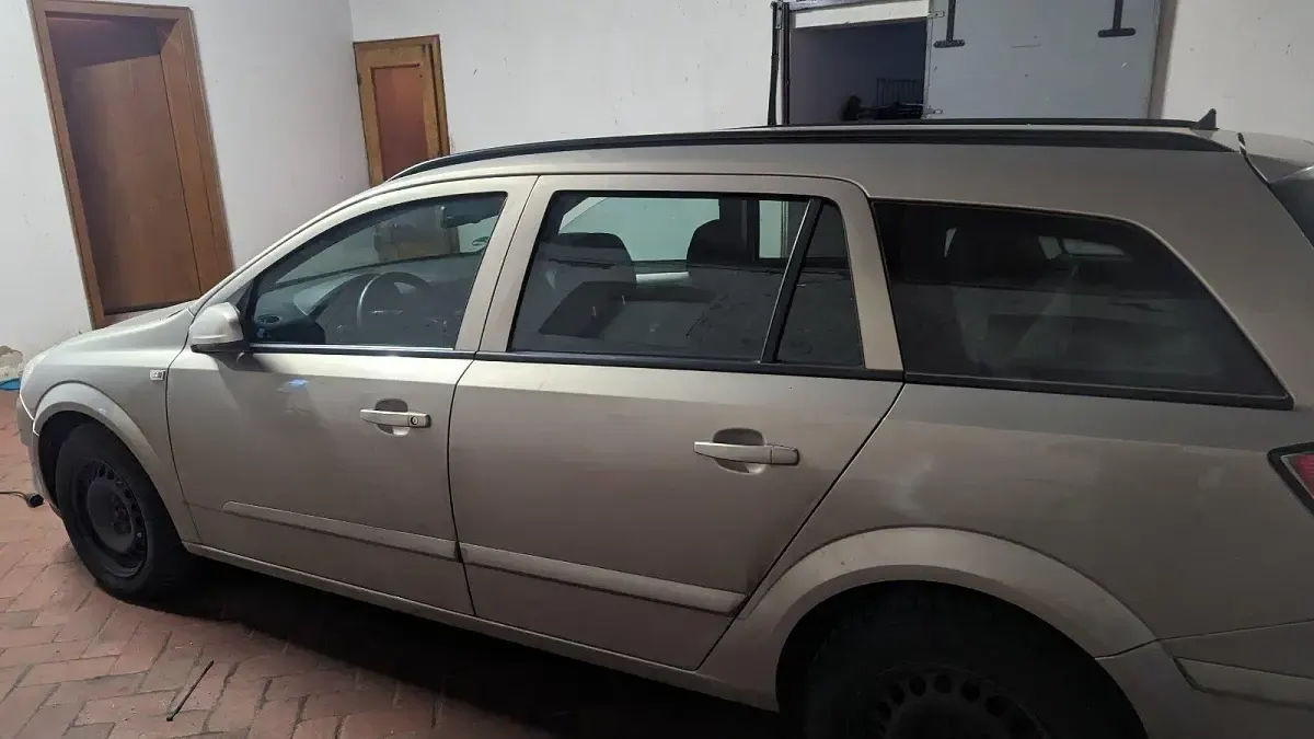Gebraucht Opel Astra 110 PS (80 kW) 2008 Grau Kombi