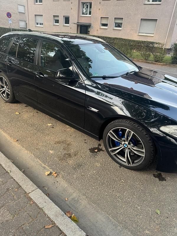 Gebraucht BMW 530 245 PS (180 kW) 2010 Rot Limousine