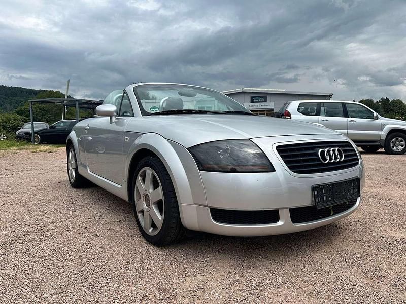 Gebraucht Audi TT Roadster 179 PS (131 kW) 2000 Silbersee/lichtsilber Cabrio