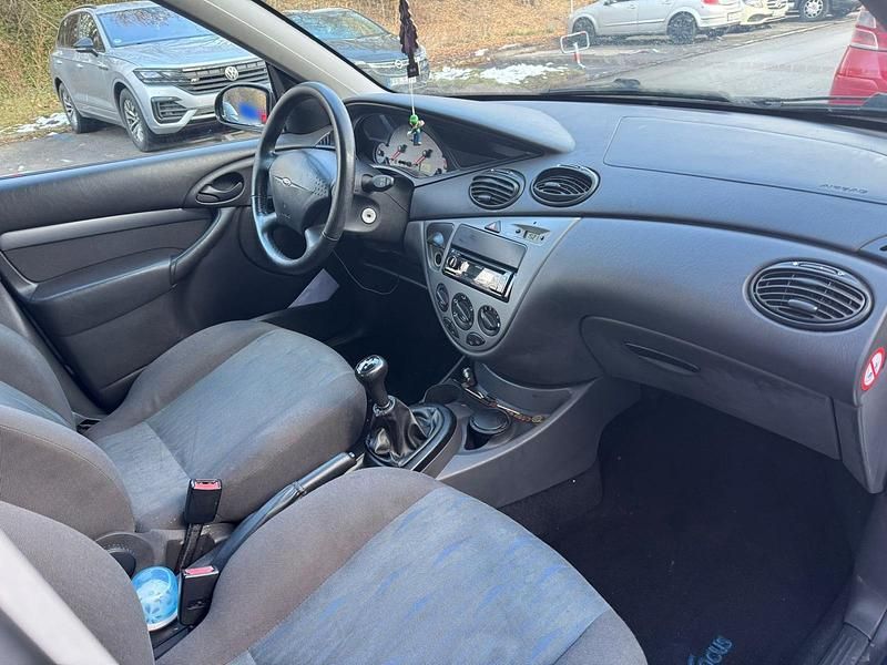 Gebraucht Ford Focus 115 PS (84 kW) 1999 Blau Kleinwagen